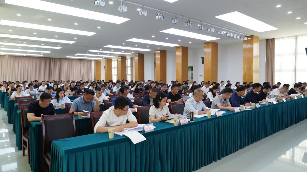 江安县开云全站登录人大常委会评议县教育和体育局工作动员会召开(图2)
