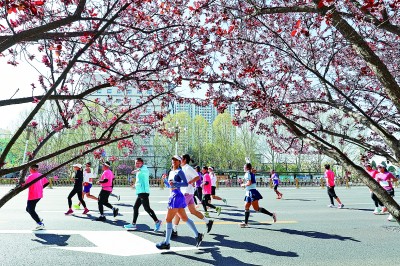 户外运动描绘开云全站入口健康生活新图景(图3)
